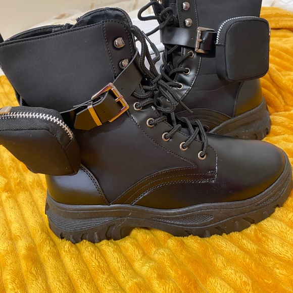 Black chunky lace up ankle pouch boots - Picture 2 of 4